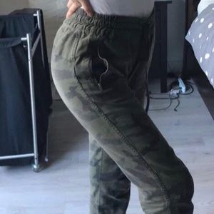 TNA camel joggers in army green